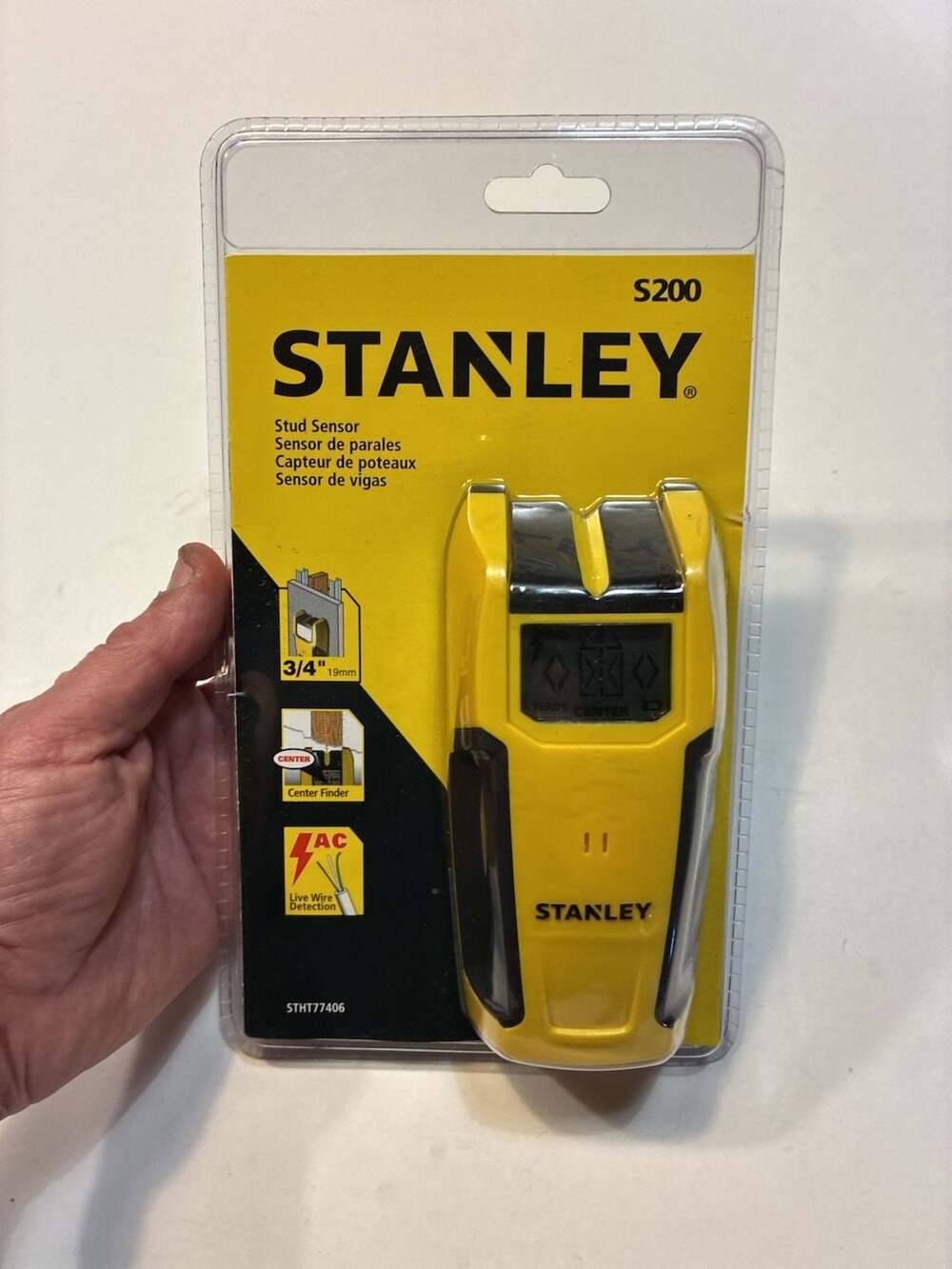 Stanley S200 Stud Sensor 200 with Live Wire Detection STHT77406